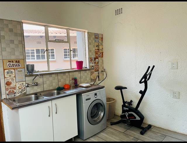 4 BEDROOM FREEHOLD FOR SALE IN DERSLEY